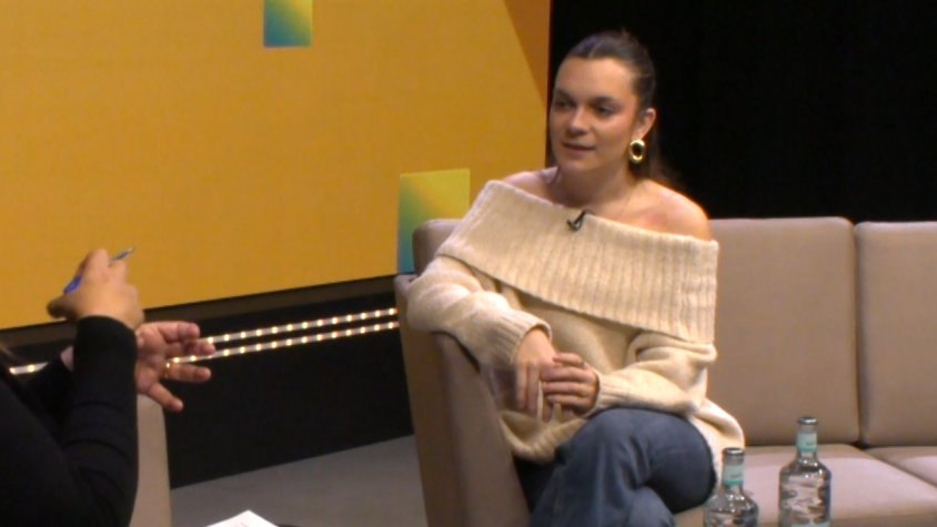 L’Olotina Alba Cels al teatre Dau al Sec de Barcelona representa ‘la Pista