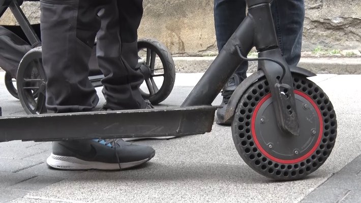 L’Ajuntament d’Olot va posar l’any passat 248 multes a conductors de patinet i tenen previst fer, almenys, 8 controls més aquest any