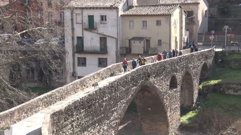 Més de 200 persones caminen durant tot un dia en les 24 Hores del Centre Excursionista Olot