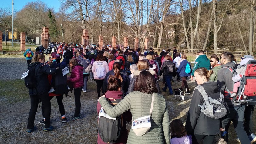 La cursa organitzada per la Fundació Oncolliga, Run4Cancer, reuneix un miler de participants a Olot