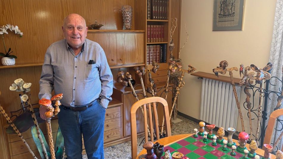 Lluís Collell, veí de les Planes d’Hostoles: ‘’Faig bastons per xerrar’’