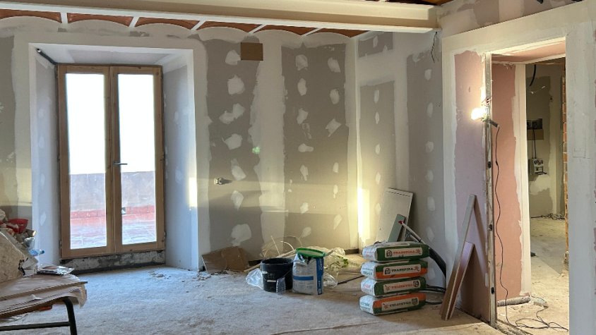 Recta final d’obres a la rectoria de Sant Esteve de Llémena