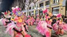 La comparsa dels Emmaskarats i la carrossa de la Carnavalesca d’Olot i Castellfollit, guanyadores del Carnaval d’Olot