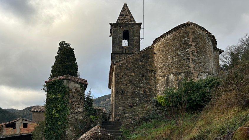 Posaran una rampa per millorar l’accés a l’església de Sant Aniol de Finestres