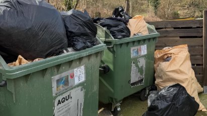 L’Ajuntament de Santa Pau denuncia actituds incíviques a les àrees de contenidors