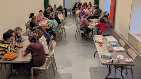 Trobada entre docents i experts per promoure l’aprenentatge del català a través del joc