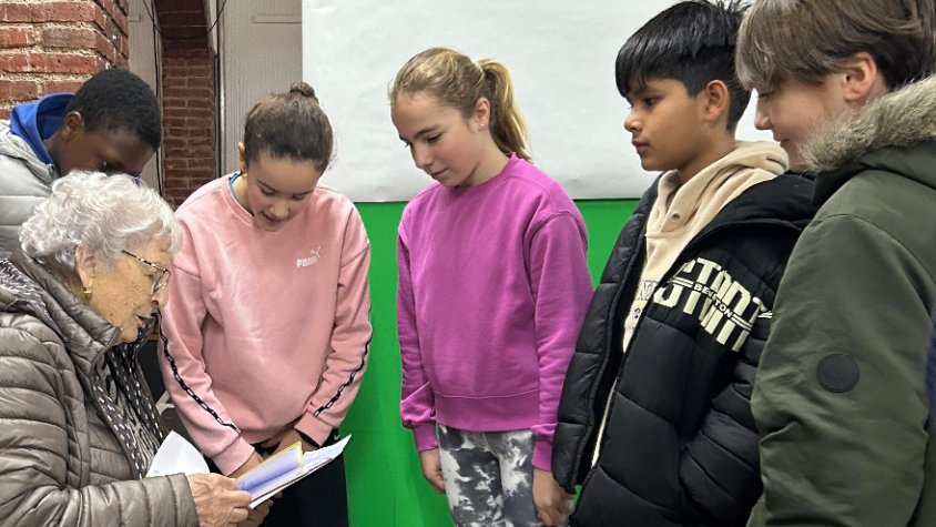 Infants i persones grans s’ajunten a través d’un projecte cultural