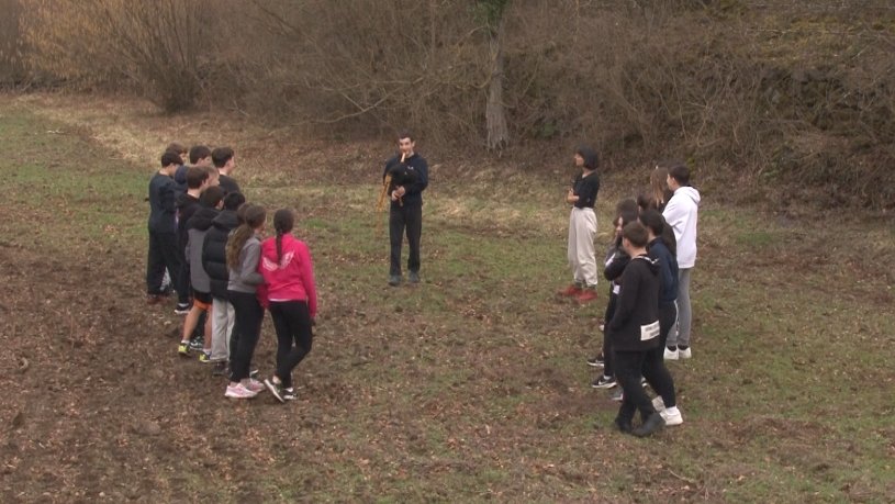 Alumnes del Bosc de la Coma converteixen els bufadors de la Garrotxa en una peça artística