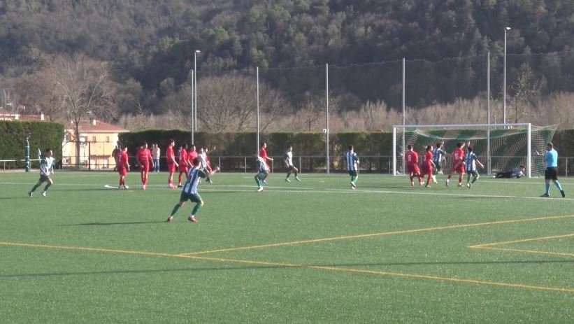 Un gol de falta dona la victòria al Club Esportiu Besalú davant el Camprodon
