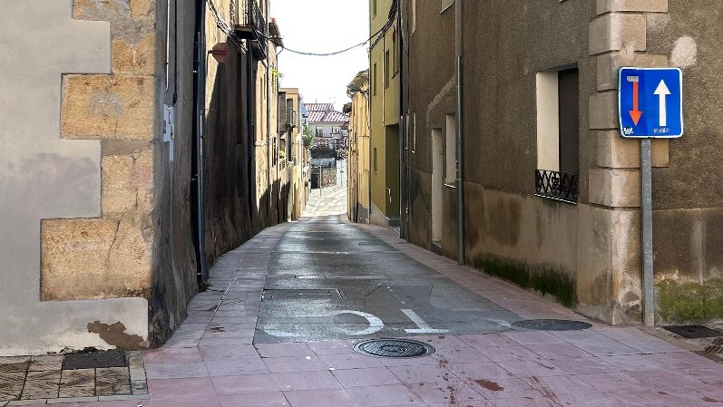 L’Ajuntament de Tortellà està buscant noves zones d’aparcament per tal de descongestionar la circulació al barri vell