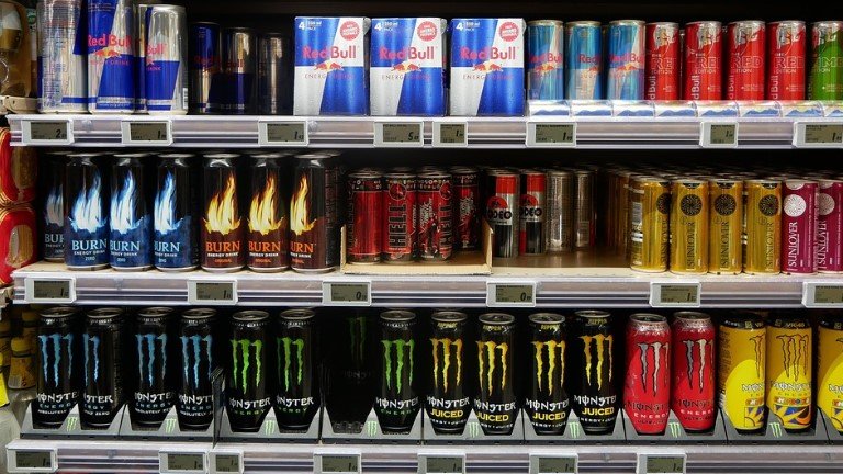 Augmentar el preu de les begudes energètiques i la conscienciació de la població podria ajudar a reduir el seu consum entre els menors de 16 anys