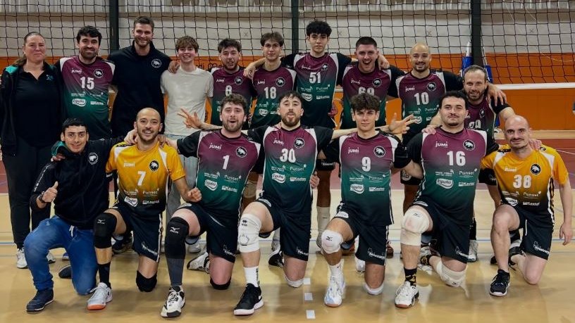 El sènior masculí del Club Vòlei Olot ja prepara la pròxima temporada després d’aconseguir la permanència a Primera Nacional