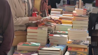 Els autors catalans i locals s’imposen en les vendes de Sant Jordi a la Garrotxa