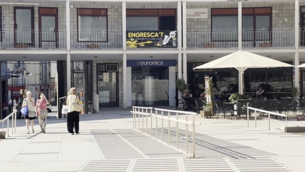 Evitar la sobreexposició solar, bona hidratació i activitat física lleugera són els consells de salut per aquest estiu