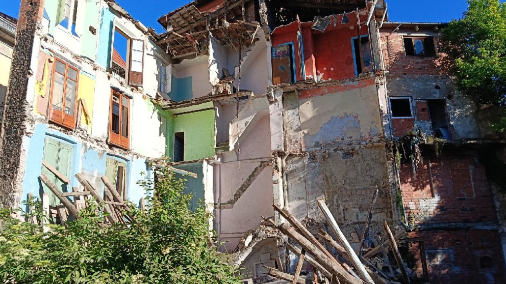 S’esfondra una part d’un edifici del carrer Fontanella d’Olot sense deixar ferits