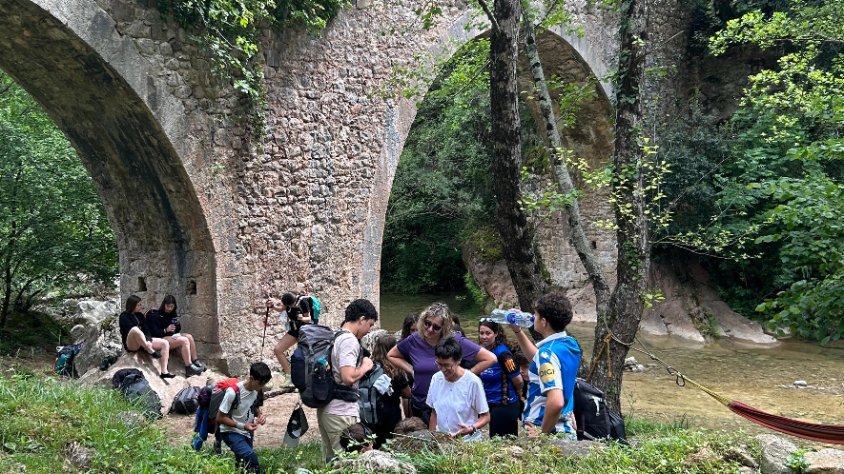Un centenar d’alumnes de l’Institut Garrotxa treballen ciències, art, matemàtiques, tecnologia i anglès a l’Alta Garrotxa durant uns dies