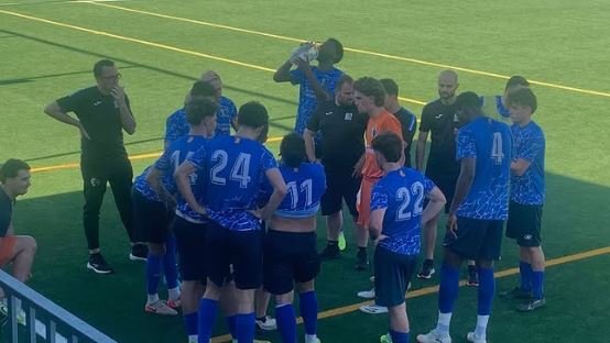 El Club Poliesportiu Santjoanenc empata al camp del Jesús i Maria en l’anada dels playoff per pujar a Segona Catalana
