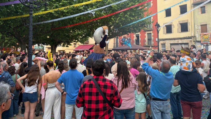 Sant Feliu de Pallerols celebra la seva festa major donant la benvinguda a un nou membre de la faràndula