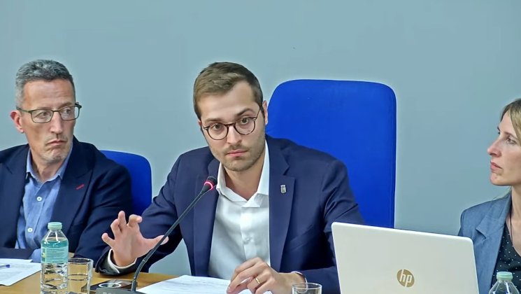 L’Ajuntament d’Olot critica que la Generalitat elimini partides vinculades a diversos serveis educatius