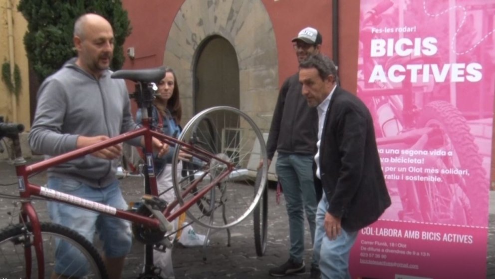 Càritas s’incorpora al taller “Bicis Actives” de l’Ajuntament