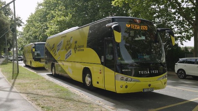 La Diputació de Girona retola tres busos de TEISA per anunciar que el Tour de França serà present a les comarques gironines
